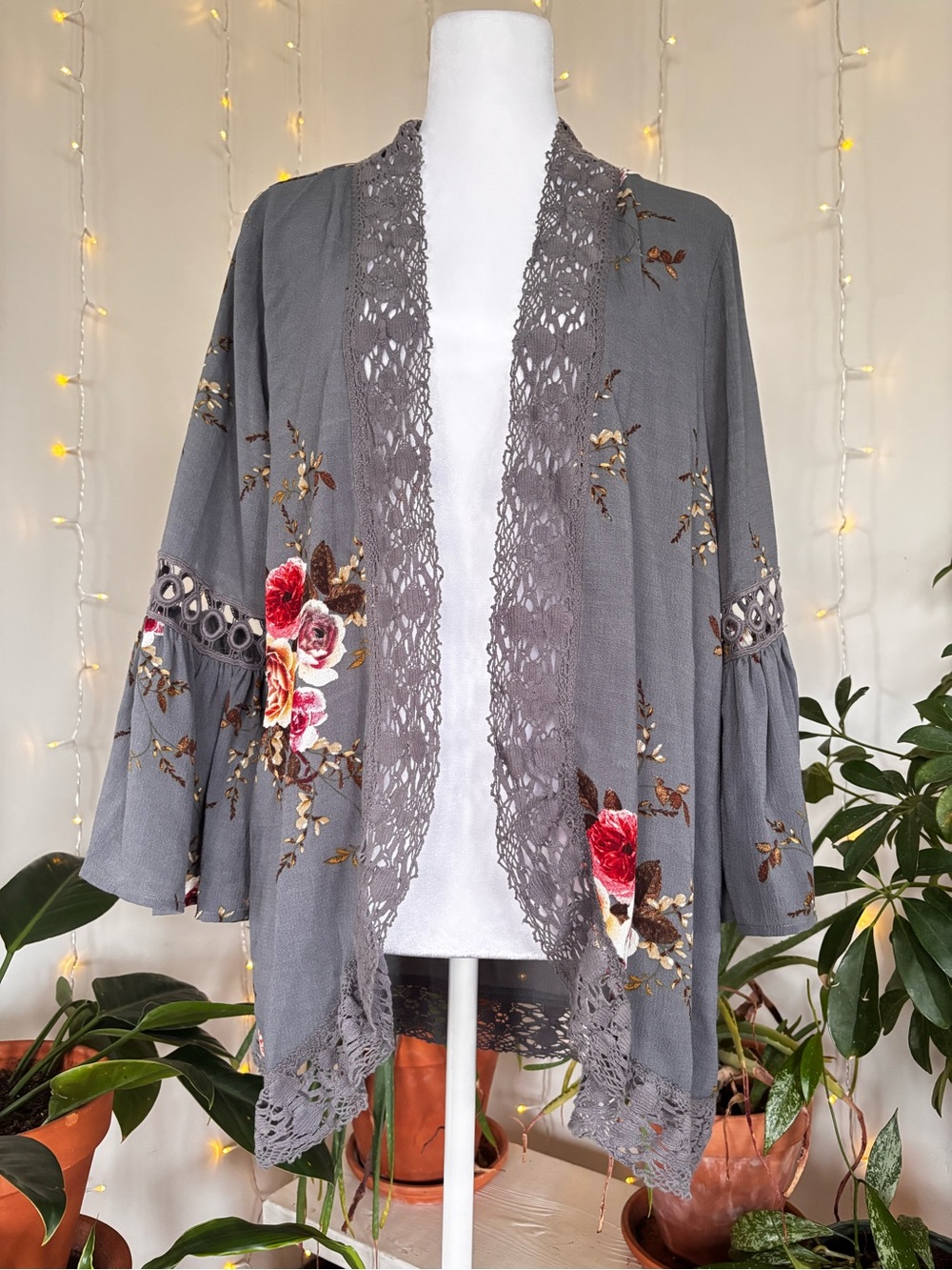 entro Gray Floral Lace-Trim Open Kimono Jacket